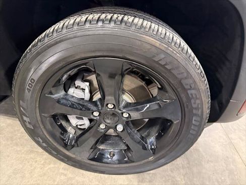 Used 2025 Jeep Grand Cherokee L Altitude AWD/4WD image 4