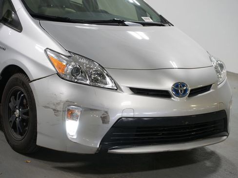 Used 2015 Toyota Prius Three image 4