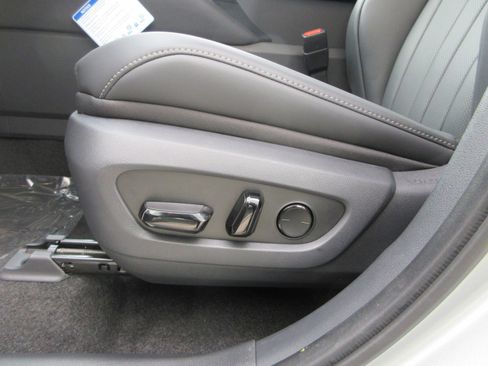 New 2025 Lexus TX 500h AWD image 31