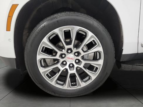 Used 2025 GMC Yukon XL Denali AWD/4WD image 3