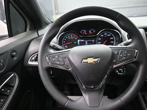 Used 2017 Chevrolet Cruze LT w/ Sun And Sound Package image 8