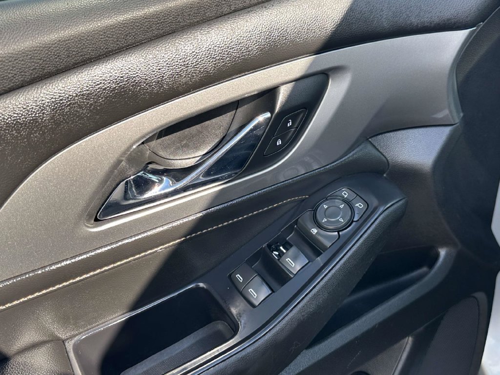 Used 2018 Chevrolet Traverse LT FWD image 17