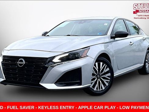 Used 2024 Nissan Altima 2.5 SV AWD/4WD image 3