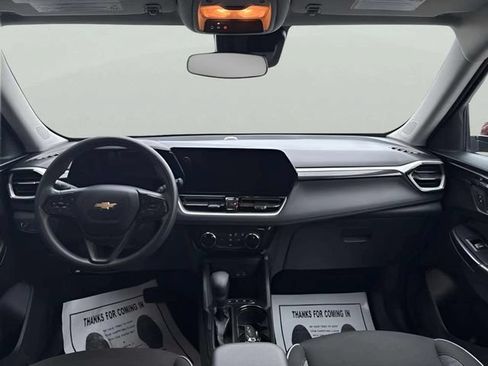 Used 2025 Chevrolet TrailBlazer LT AWD/4WD image 8