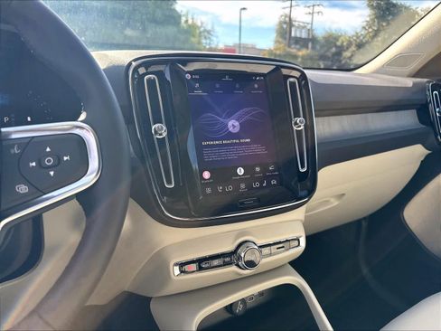 New 2026 Volvo XC40 B5 Ultra w/ Protection Package Premier AWD/4WD image 9