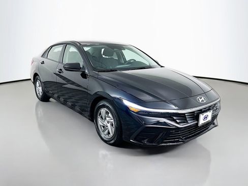 New 2026 Hyundai Elantra SE w/ Cargo Package image 3