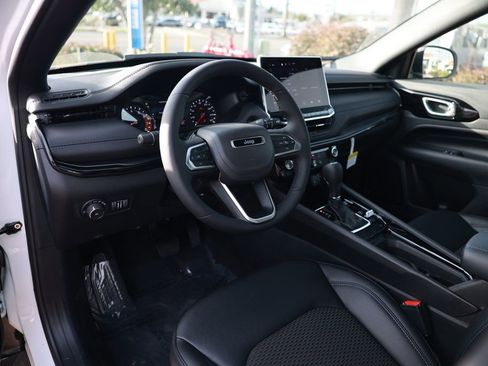 New 2026 Jeep Compass Latitude AWD/4WD image 10