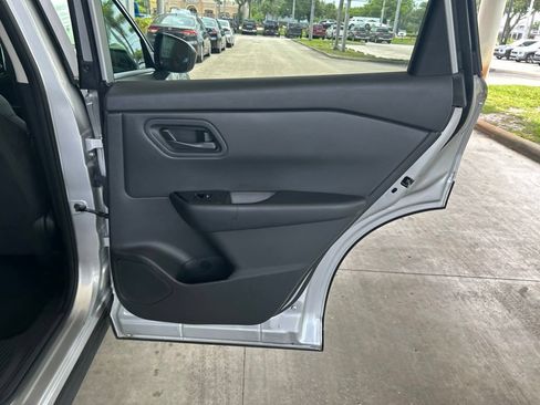 Used 2024 Nissan Rogue S FWD image 30
