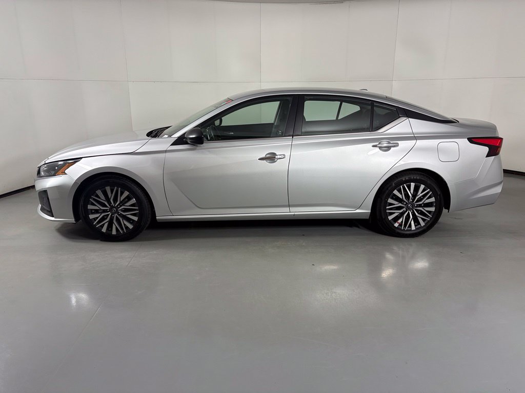 Used 2024 Nissan Altima 2.5 SV FWD image 5