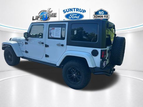 Used 2017 Jeep Wrangler Unlimited Sahara AWD/4WD image 3