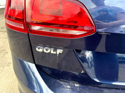 Used 2016 Volkswagen Golf Limited Edition image 9