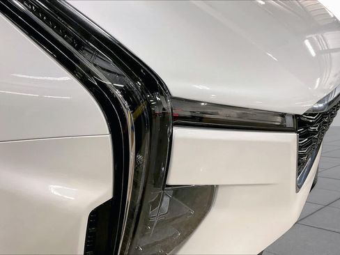 Used 2024 Cadillac XT4 Luxury w/ Cold Weather Package AWD/4WD image 28