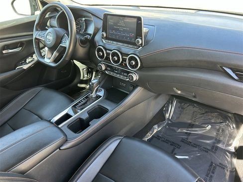 Certified 2022 Nissan Sentra SR w/ SR Premium Package image 9