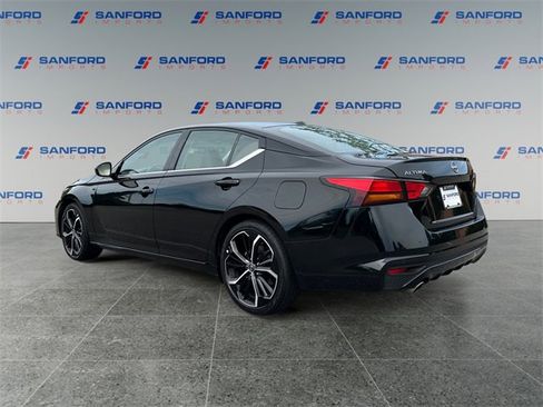 Used 2023 Nissan Altima 2.5 SR image 3