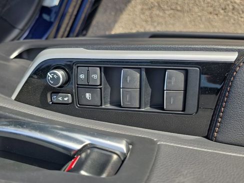 Used 2025 Toyota Sienna Limited image 29