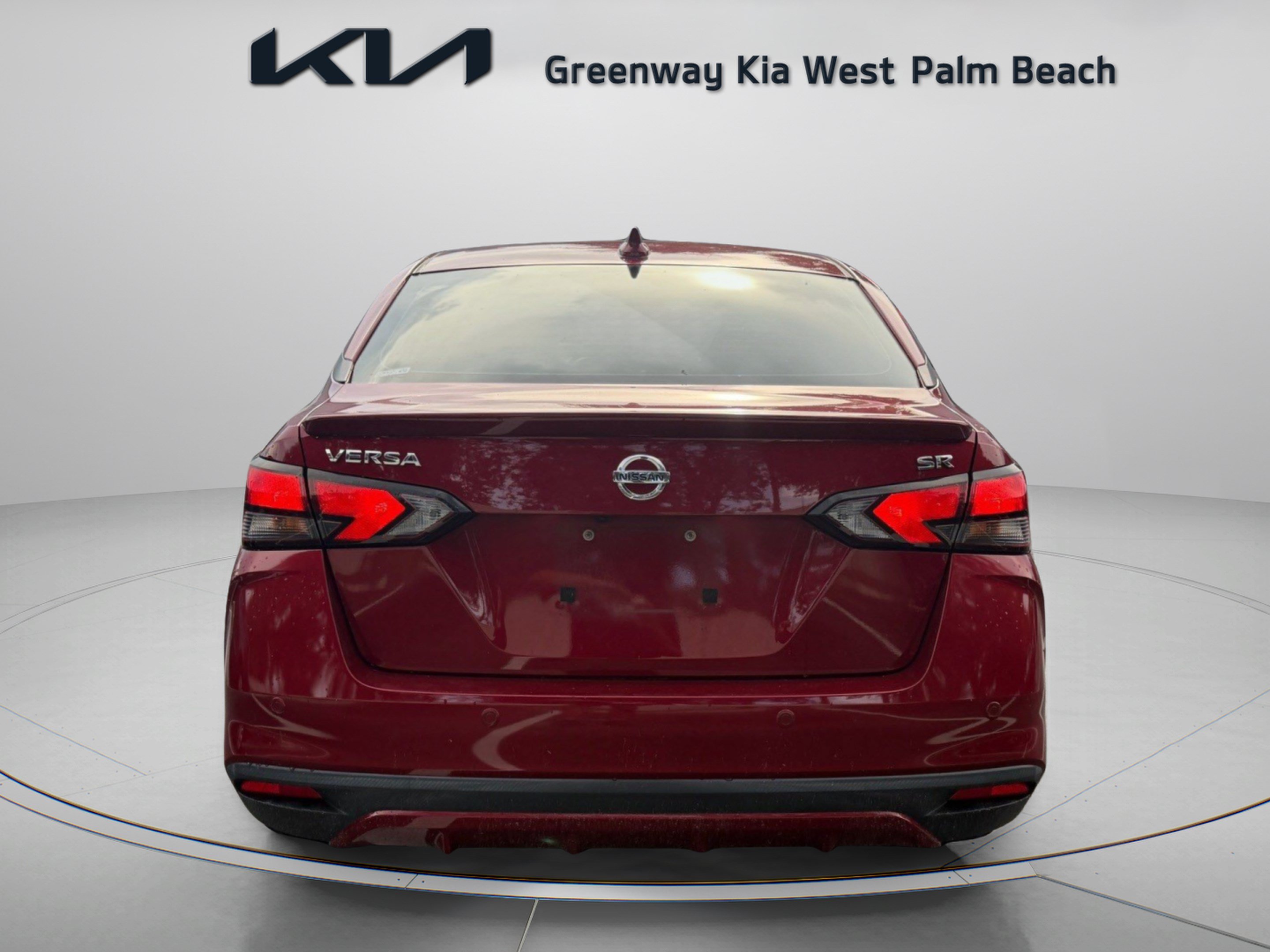 Used 2022 Nissan Versa SR FWD image 6