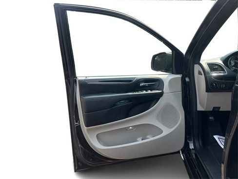 Used 2015 Dodge Grand Caravan SE FWD image 24