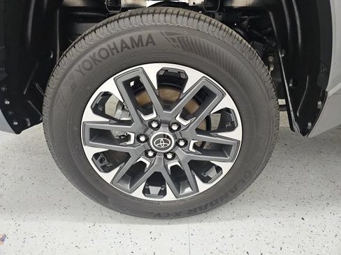 Used 2024 Toyota Tundra Limited AWD/4WD image 7