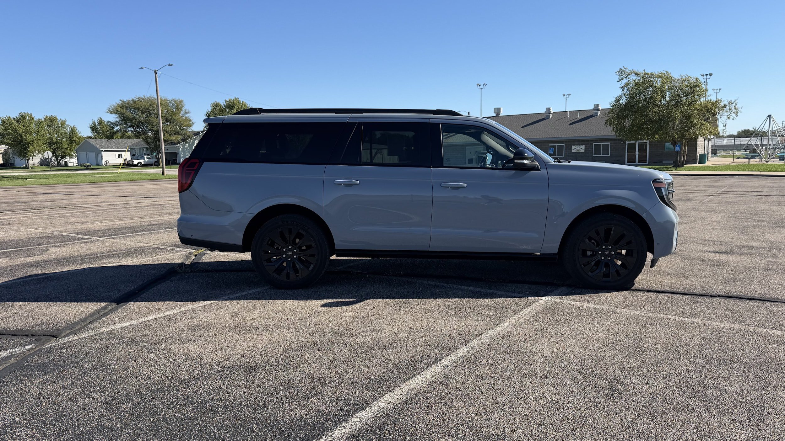 Used 2025 Ford Expedition Max Platinum w/ Stealth Appearance Package AWD/4WD image 2
