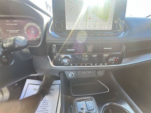 Used 2021 Nissan Rogue Platinum image 19