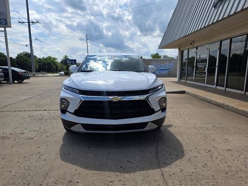 Used 2025 Chevrolet Blazer LT AWD/4WD image 2