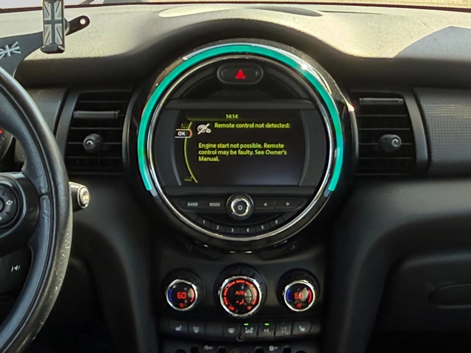 Used 2016 MINI Cooper 4-Door Hardtop w/ Media Package FWD image 19