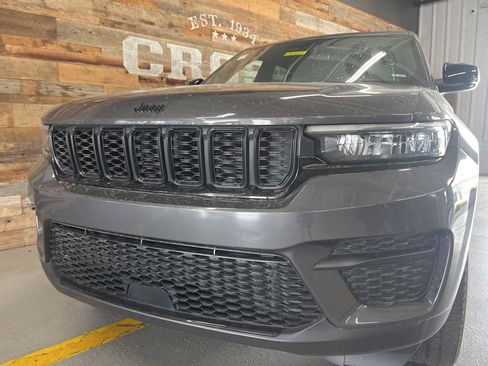 Used 2022 Jeep Grand Cherokee Altitude image 8