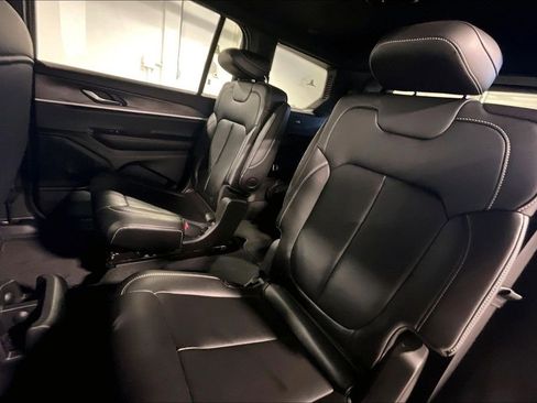 Used 2025 Jeep Grand Cherokee L Limited w/ Black Appearance Package image 36