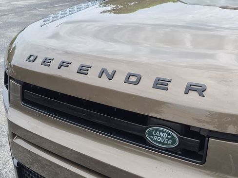 Certified 2023 Land Rover Defender 110 X-Dynamic SE AWD/4WD image 13