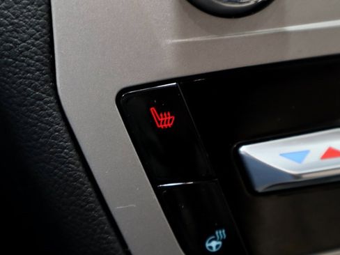 Certified 2022 Ford Explorer XLT w/ Equipment Group 202A image 5