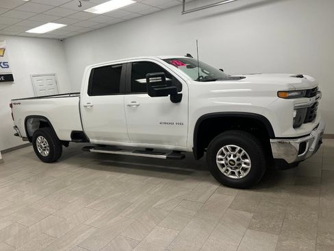 Used 2025 Chevrolet Silverado 2500 LT w/ Convenience Package image 7