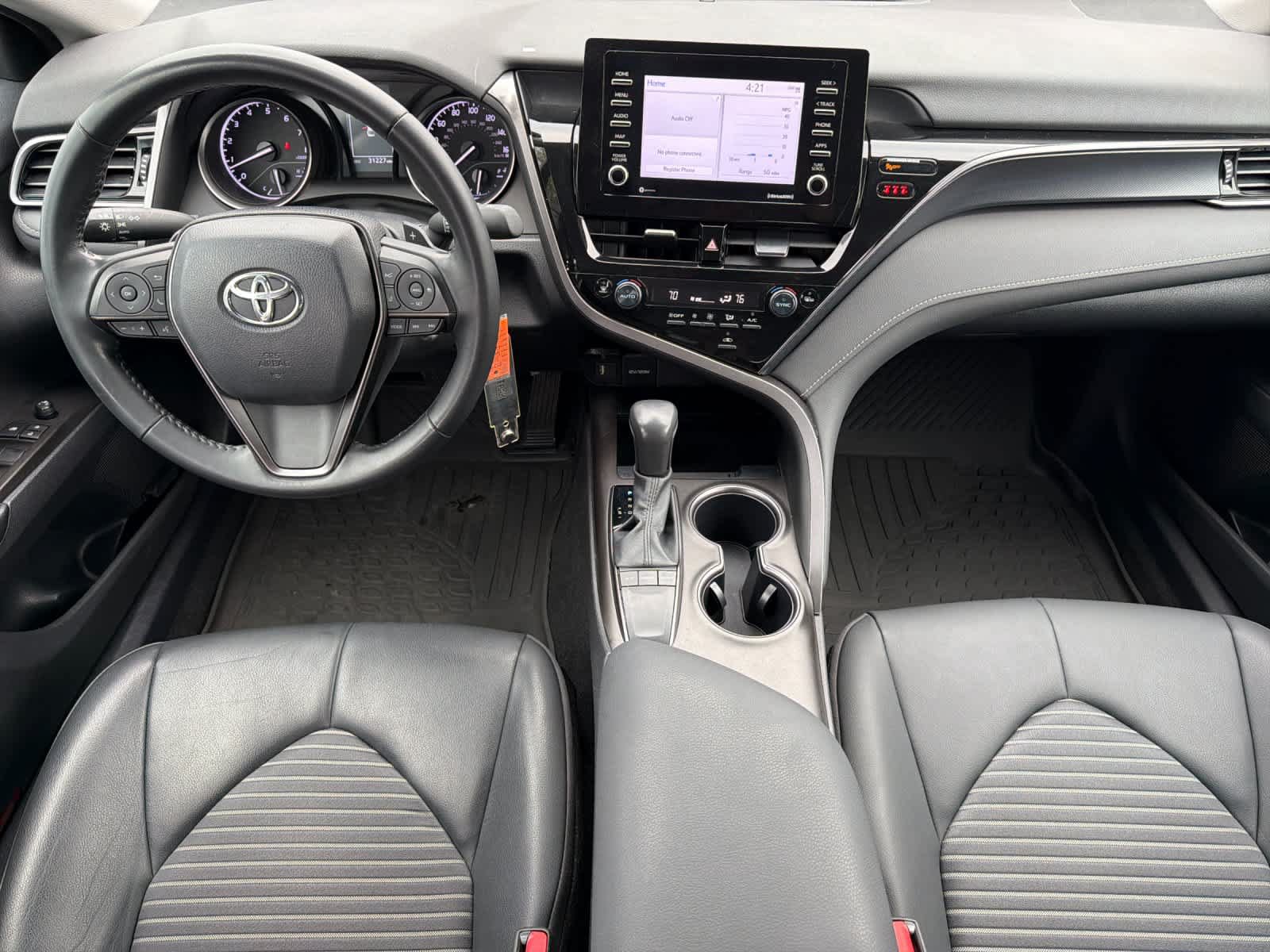 Used 2024 Toyota Camry SE FWD image 3