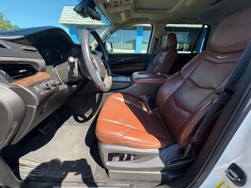 Used 2017 Cadillac Escalade Premium Luxury image 27