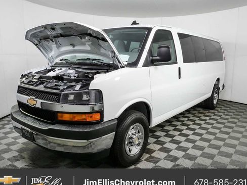 Certified 2025 Chevrolet Express 3500 LT w/ LT Preferred Equipment Group RWD image 27