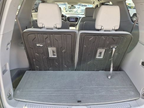 Used 2021 GMC Acadia SLT w/ Technology Package FWD image 6