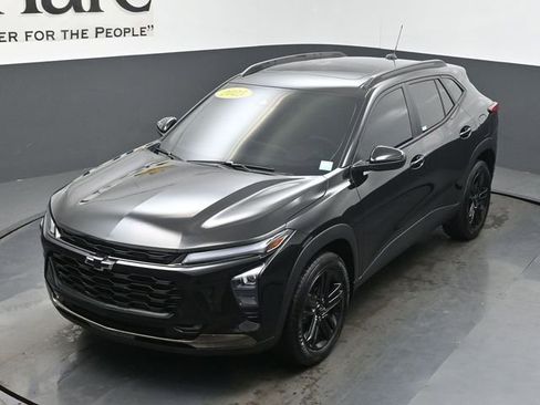 Used 2025 Chevrolet Trax ACTIV w/ Sunroof Package FWD image 45
