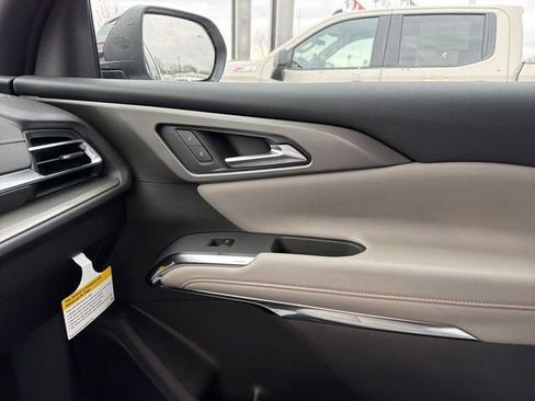 New 2026 Chevrolet Traverse LT w/ Sun and Wheel Package FWD image 25
