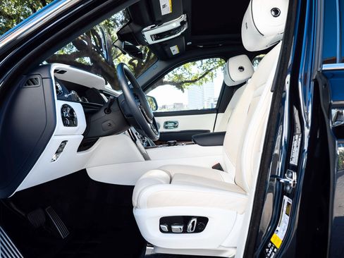 Certified 2022 Rolls-Royce Cullinan image 20