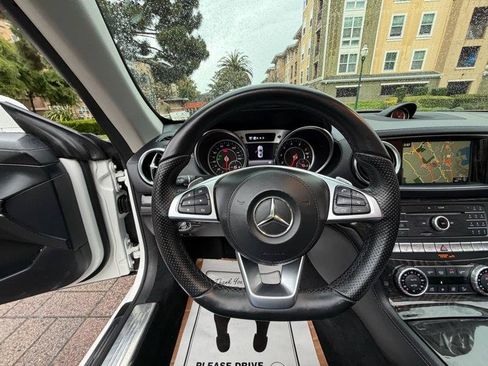 Used 2018 Mercedes-Benz SL 550 image 40