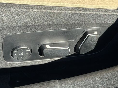 New 2026 BMW 330i Sedan w/ Premium Package image 18