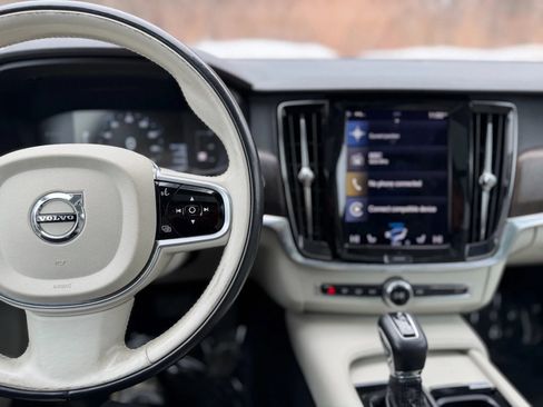 Used 2018 Volvo V90 T5 Cross Country w/ Protection Package Premier image 18