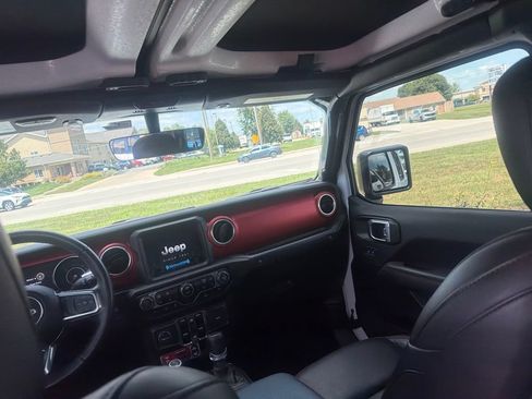 Used 2022 Jeep Gladiator Rubicon w/ Cold Weather Group AWD/4WD image 20