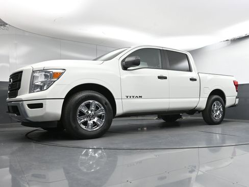 Used 2024 Nissan Titan SV w/ Accessory Utility Package image 22