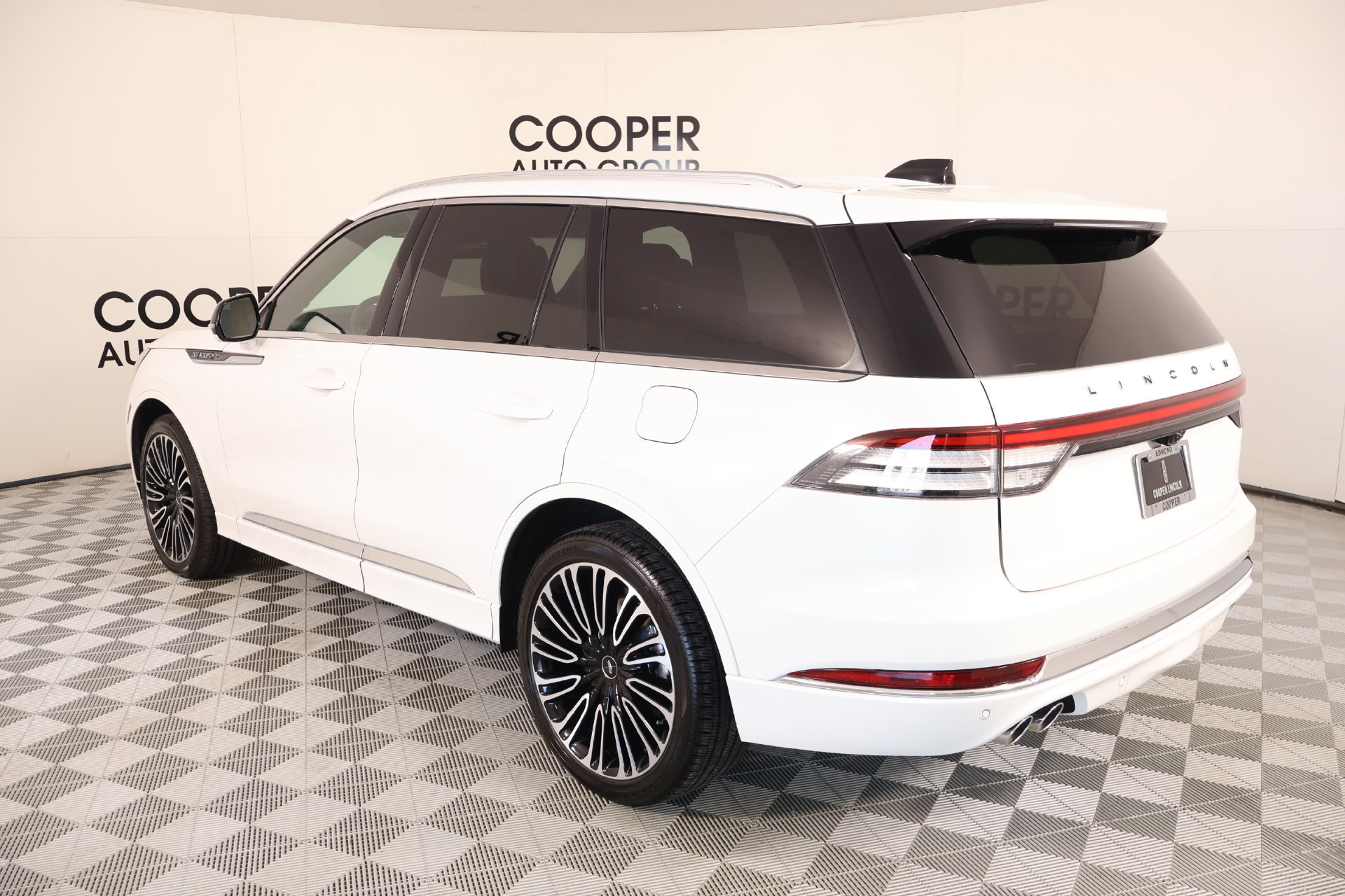 Certified 2025 Lincoln Aviator Black Label AWD/4WD image 24