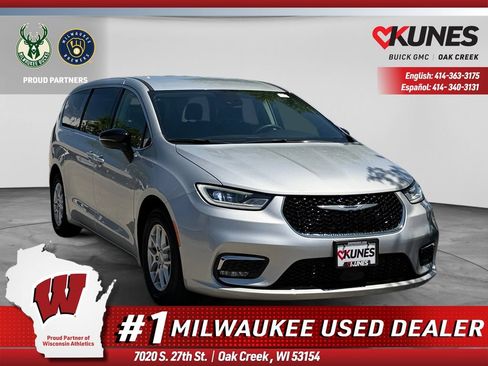 Used 2024 Chrysler Pacifica Touring-L FWD image 1