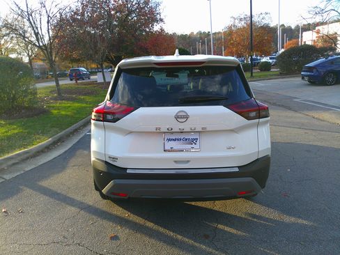 Used 2023 Nissan Rogue SV image 11