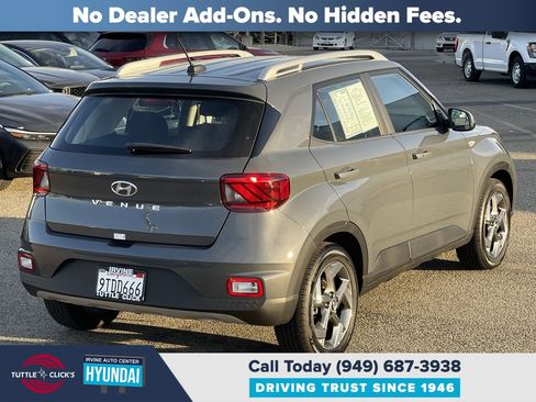 Certified 2025 Hyundai Venue SEL image 6