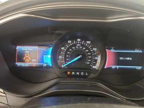 Used 2020 Ford Fusion SE image 2