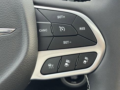 New 2026 Chrysler Pacifica Select image 17