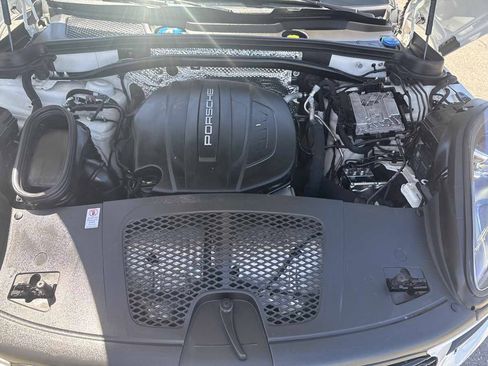 Used 2019 Porsche Macan AWD/4WD image 25